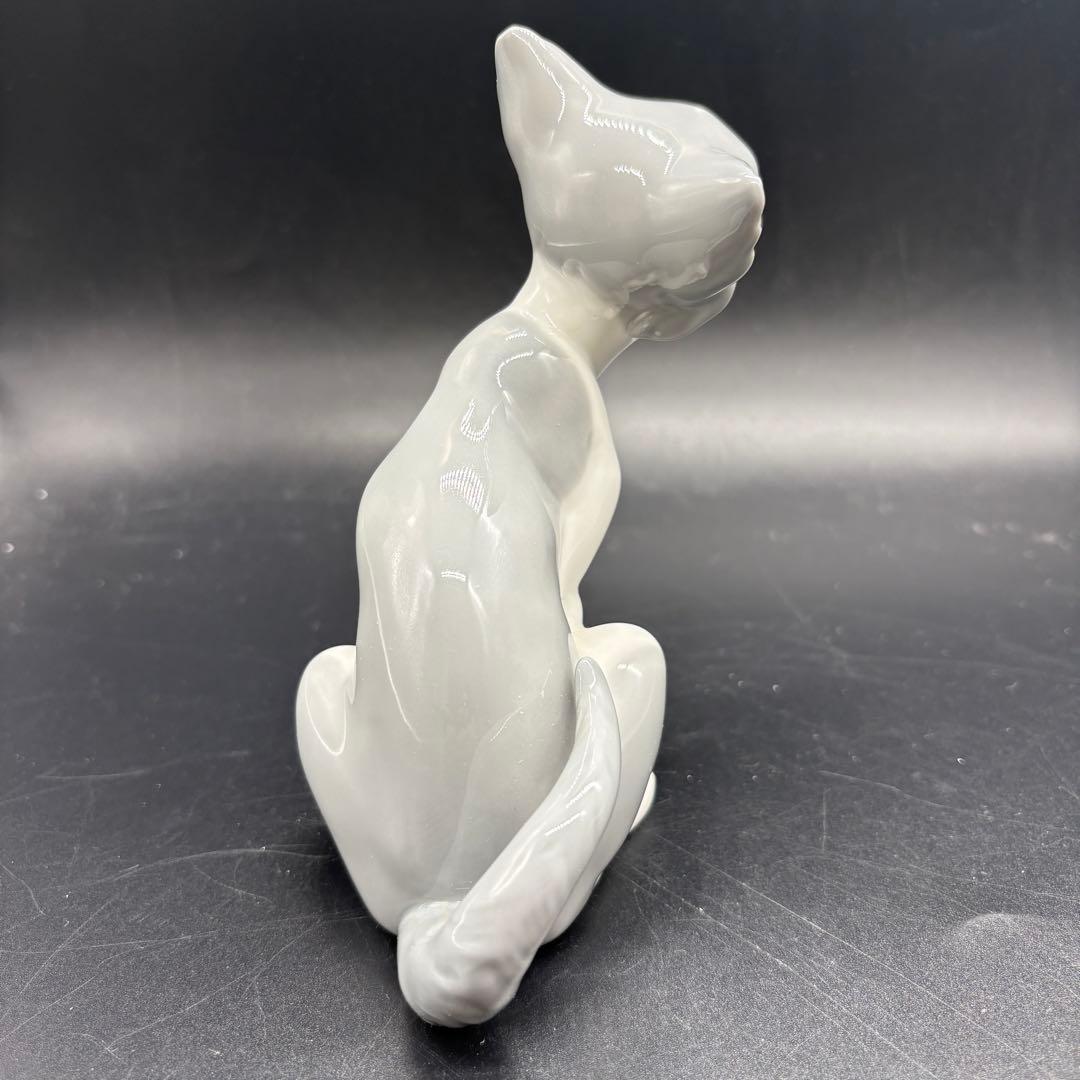 箱付きリヤドロ フィギュリン 置物　ネコ　ごはんをちょうだい　①　no.172