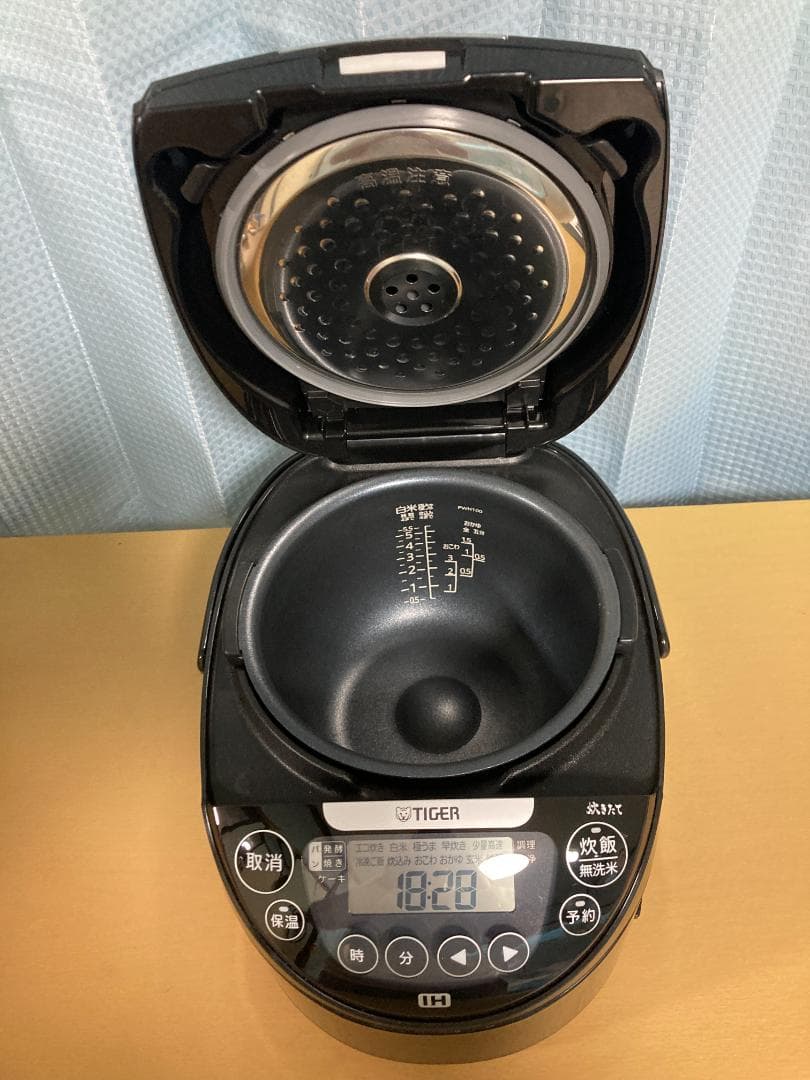 ★美品★２2年製 TIGER JPW-H100 炊きたてIH炊飯器 5.5合炊き