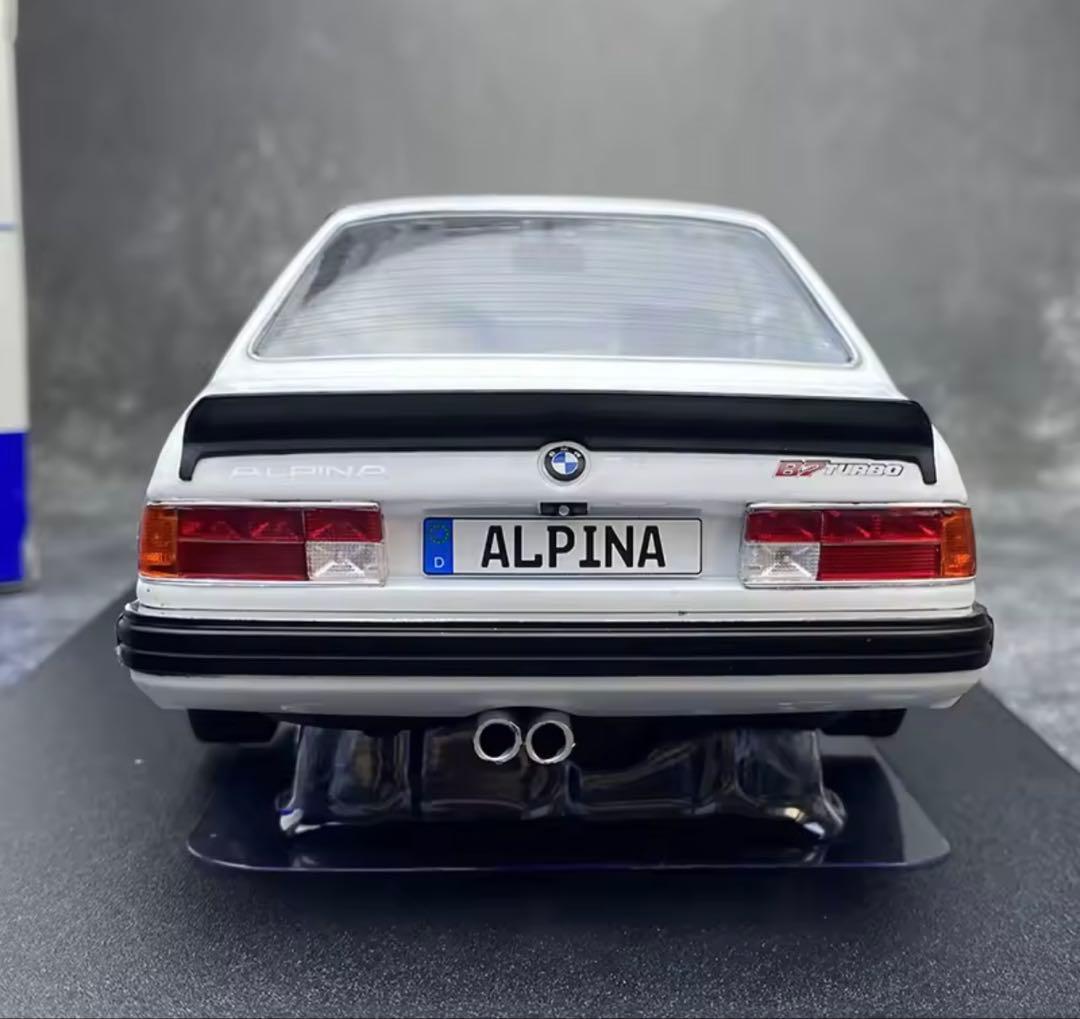 ALPINA B7 TURBO (E12) シルバー1\18スケールモデル