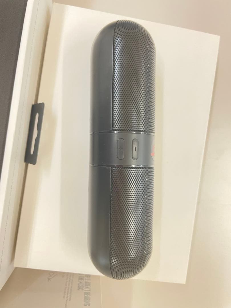 beats pills スピーカー と専用スタンド