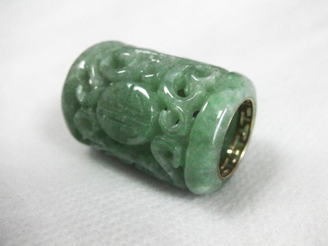 本翡翠　透かし彫り　ペンダントトップ　樽型　バレル