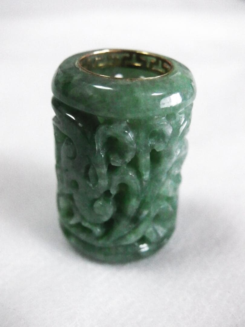 本翡翠　透かし彫り　ペンダントトップ　樽型　バレル