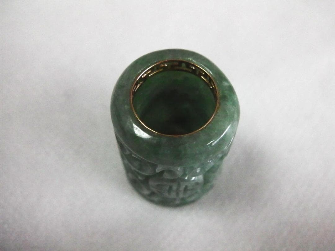 本翡翠　透かし彫り　ペンダントトップ　樽型　バレル