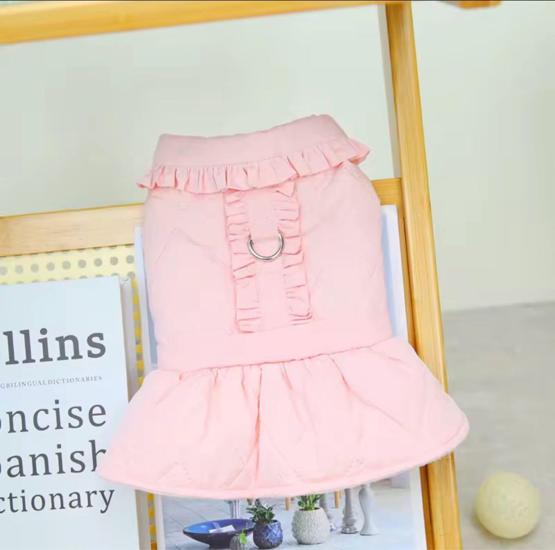 【新品】花模様キルティングふわふわコート　《ピンクM 》お腹ボタン　犬服　防寒