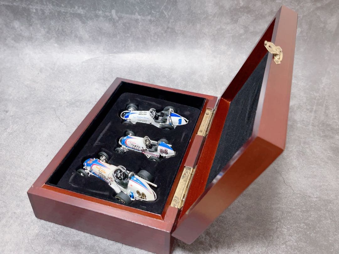 限定2004台　Gmp JONES Panelli SET 1/43 ミニカー