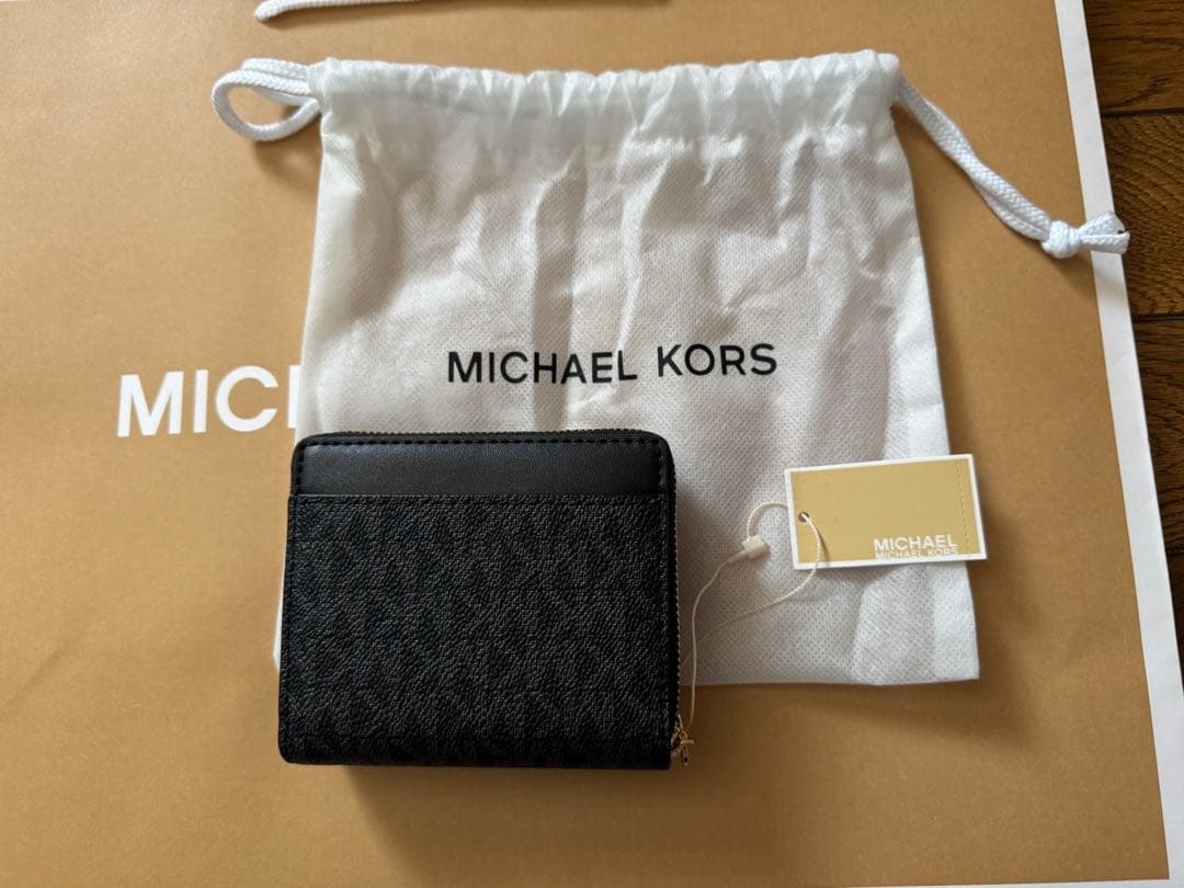 新品 マイケルコース 2つ折り財布
