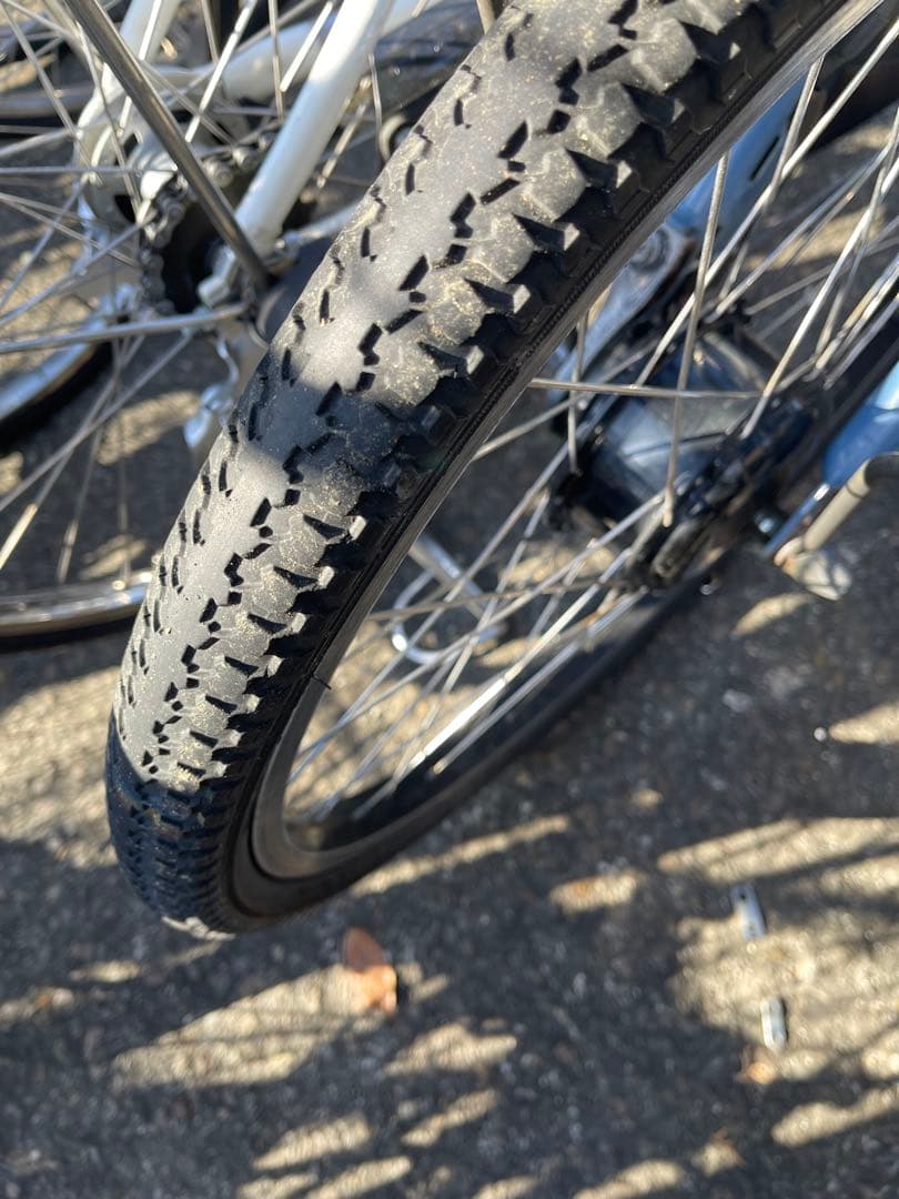 青い電動アシスト自転車 チャイルドシート付き