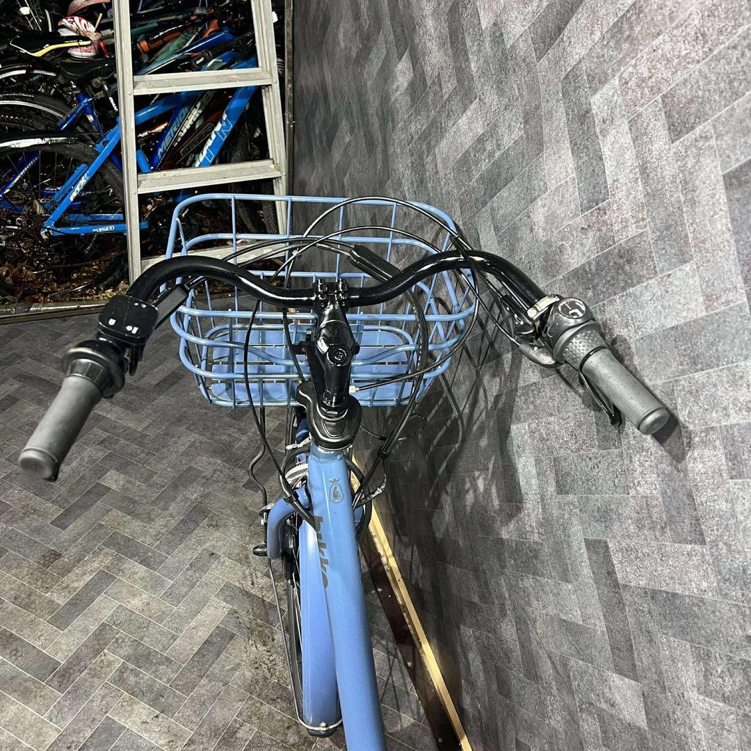 青い電動アシスト自転車 チャイルドシート付き