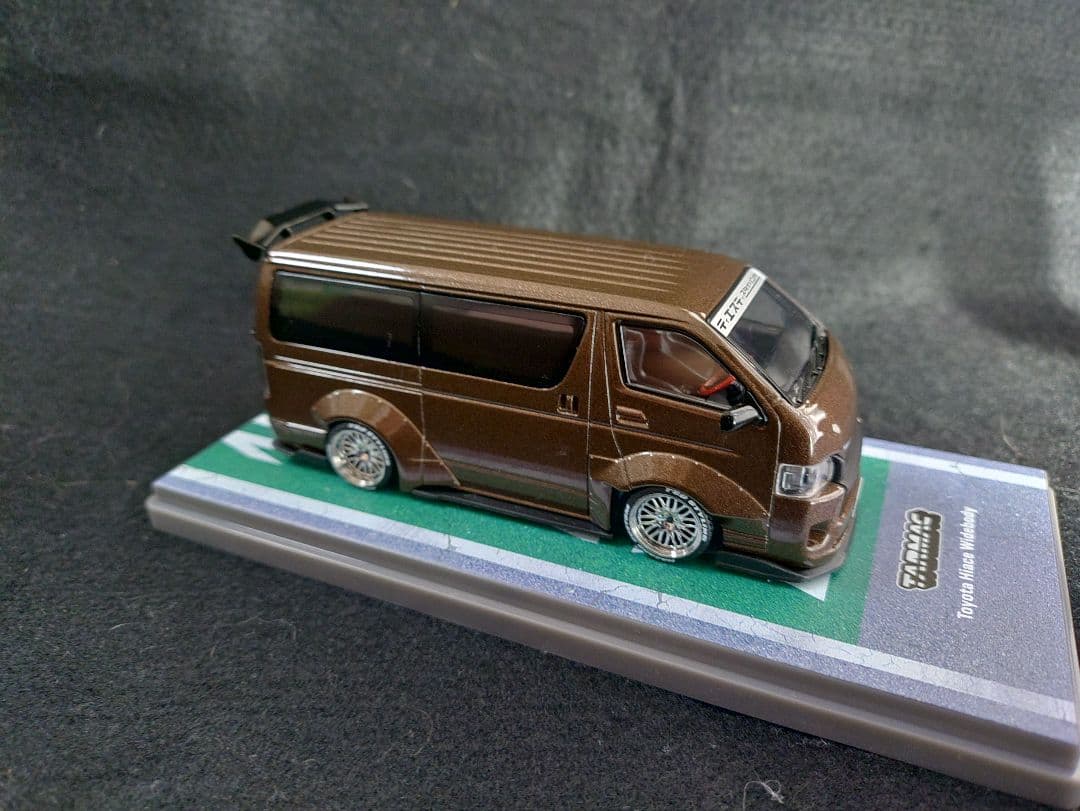 1/43 TARMAC トヨタ　ハイエース　ワイドボディー