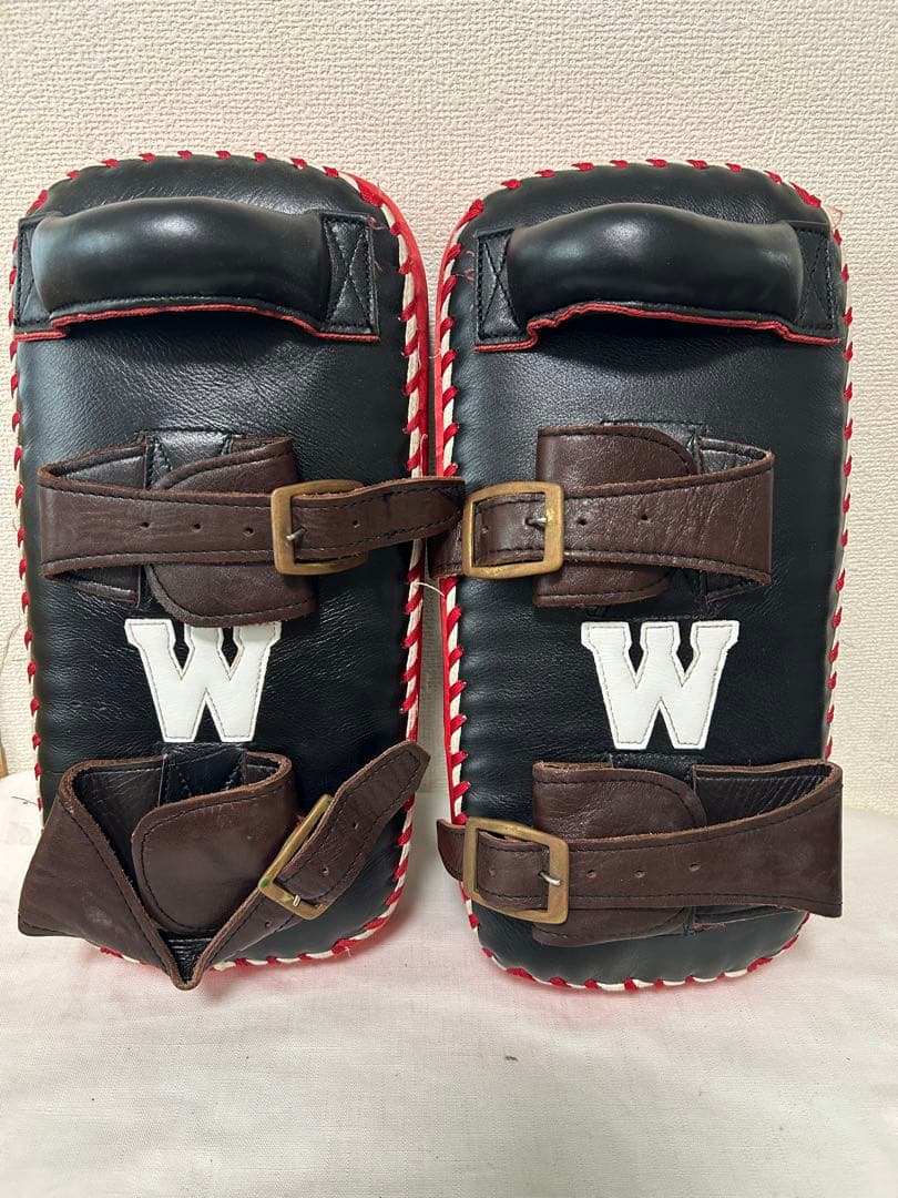 W レザー パンチングミット 黒/赤