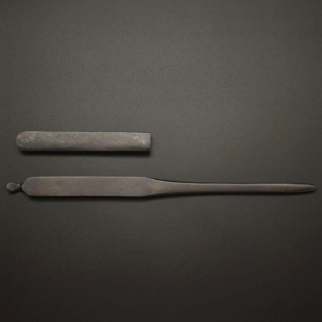 年末セール　小柄　笄　倶利伽羅剣の図　　職人作　現代金工　金工品　銅製　金メッき