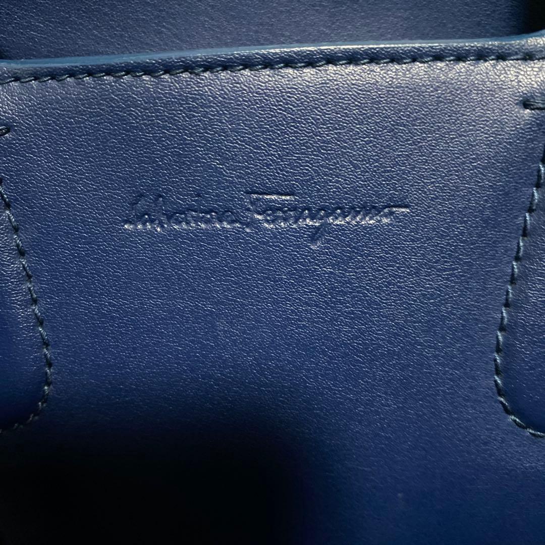 サルヴァトーレフェラガモ ノリータ ハンドバッグ ネイビー