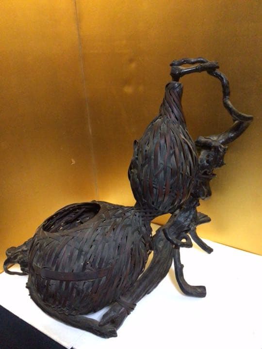 蔵出し　カゴ花入