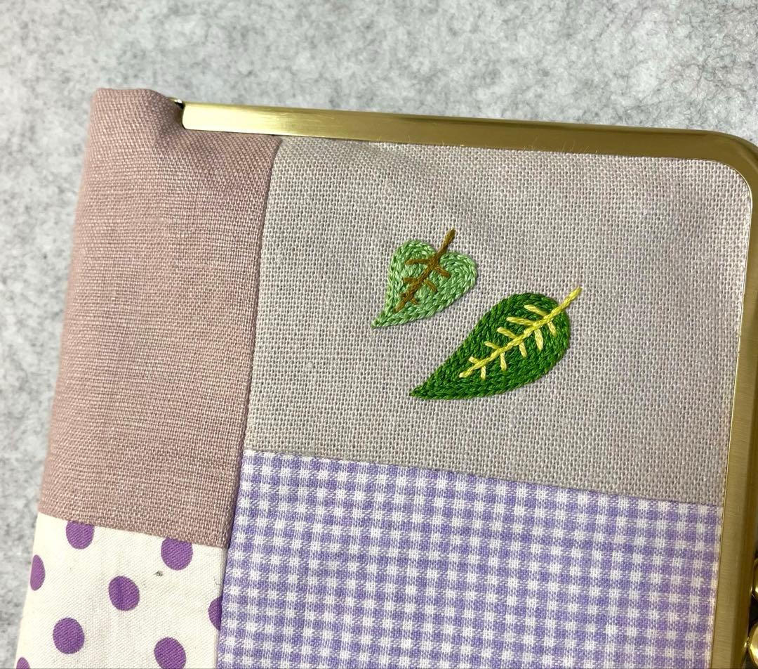 ハンドメイド　手刺繍　ファスナーポーチ☆ゆりです