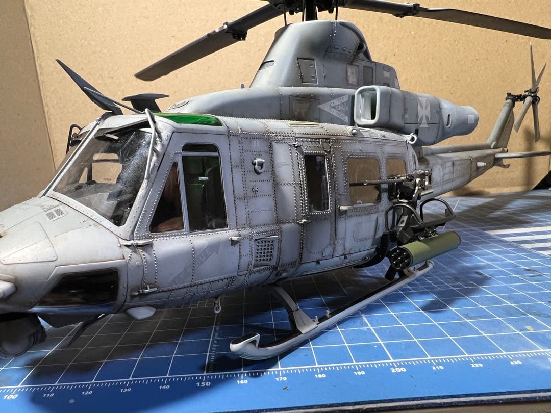 アカデミー 1/35 uh-1y ヴェノム 完成品
