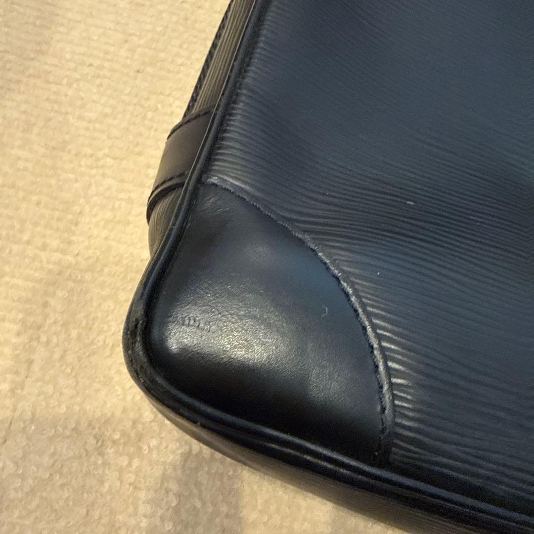 ルイヴィトン⭐️美品エピ黒 レザー ビジネスバッグ