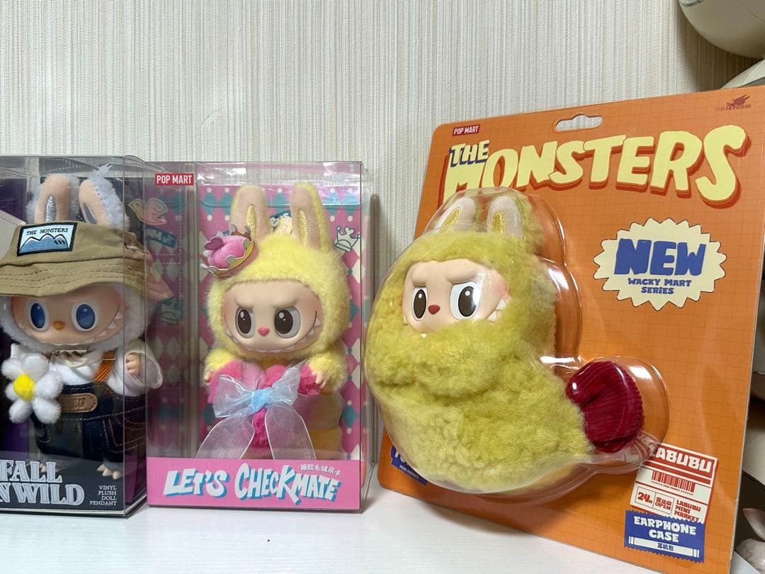 POPMARTラブブ ぬいぐるみ&イヤホンケース4個セット