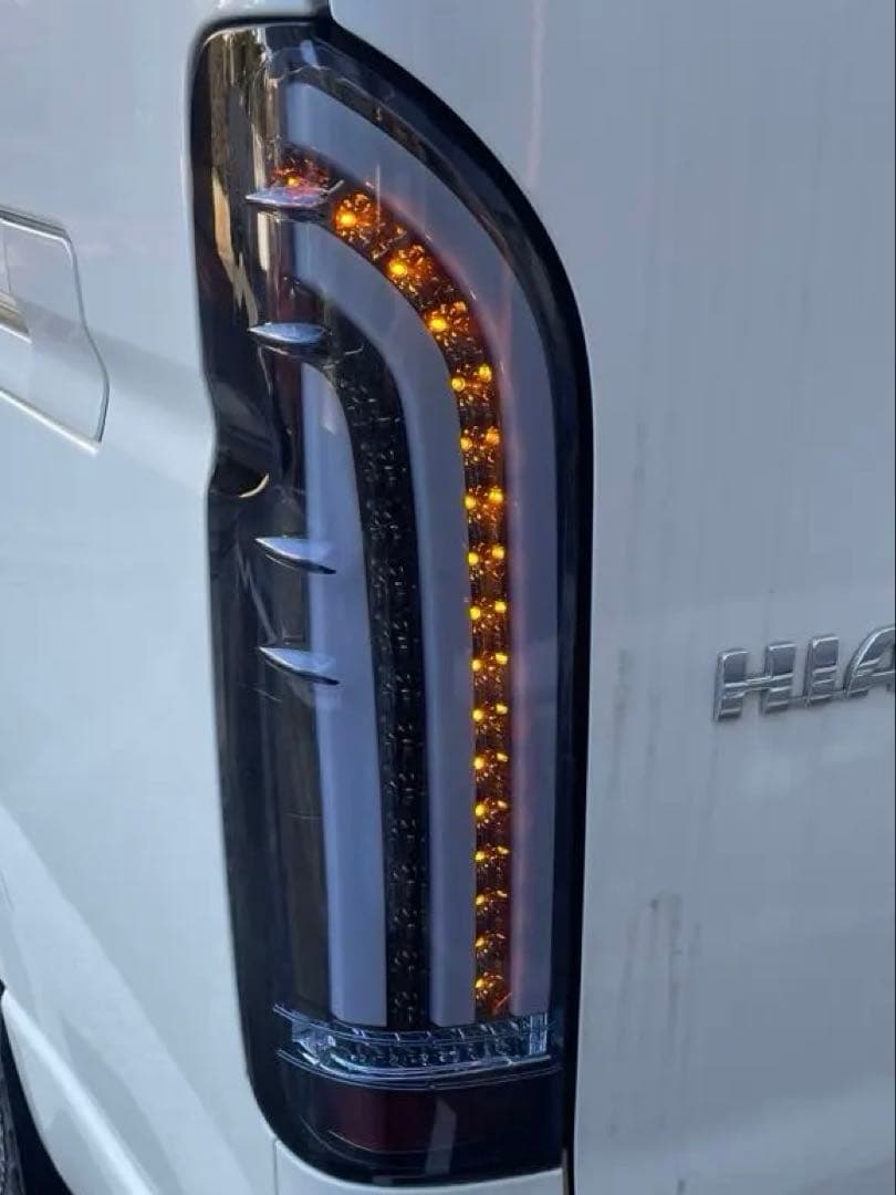 中古品トヨタ・ハイエース200系 LED TAIL LAMP 左右セット