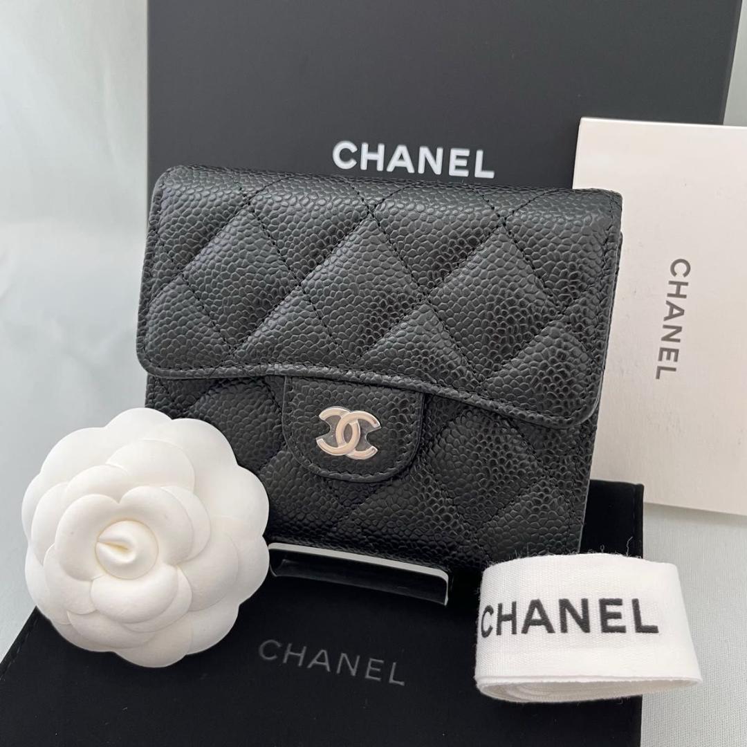 【くらら】新品 シャネル 三つ折り財布 クラシックスモールウォレット