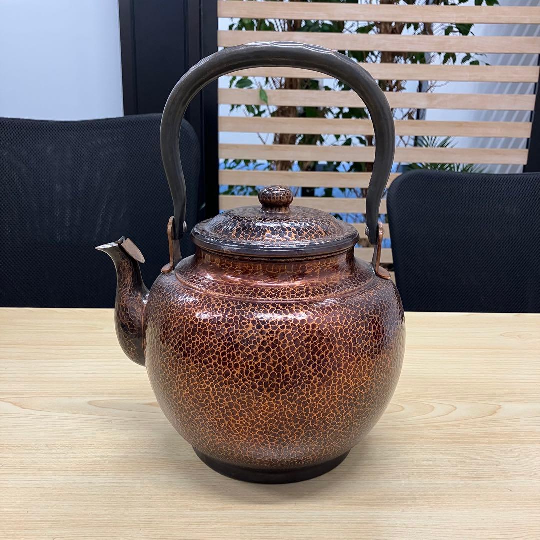 山川堂　銅製やかん 浮彫りデザイン