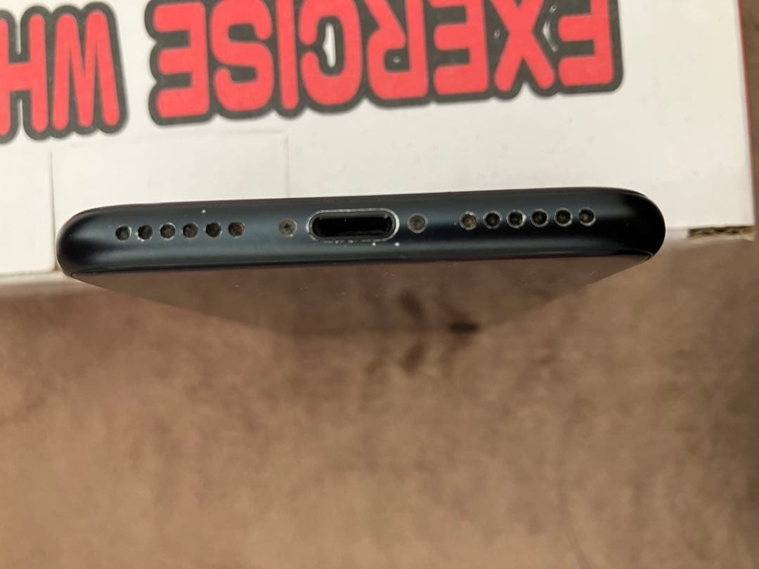 iPhoneSEブラック第3世代　SIMフリー　128GB