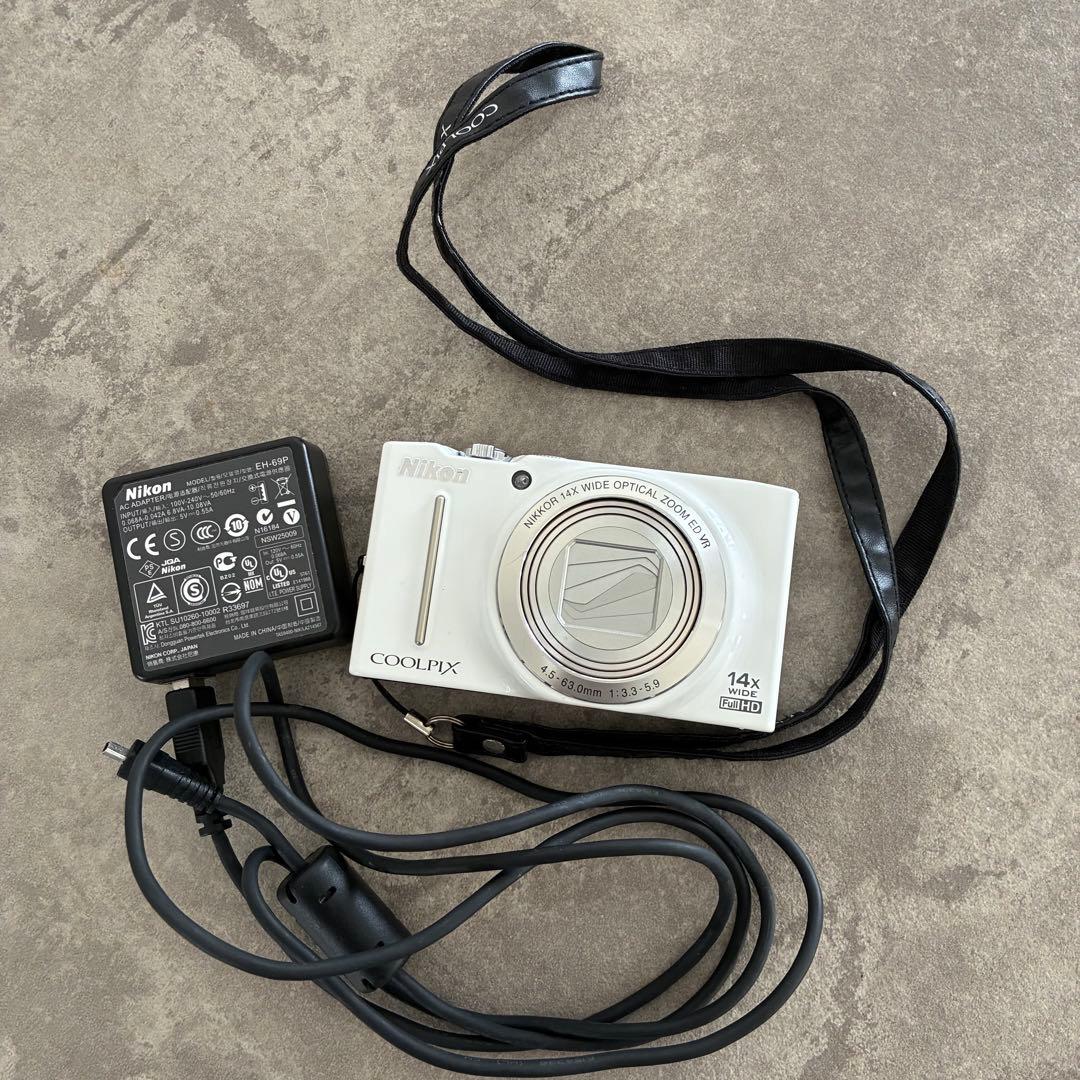 NIKON デジカメ　充電器あり　ホワイト