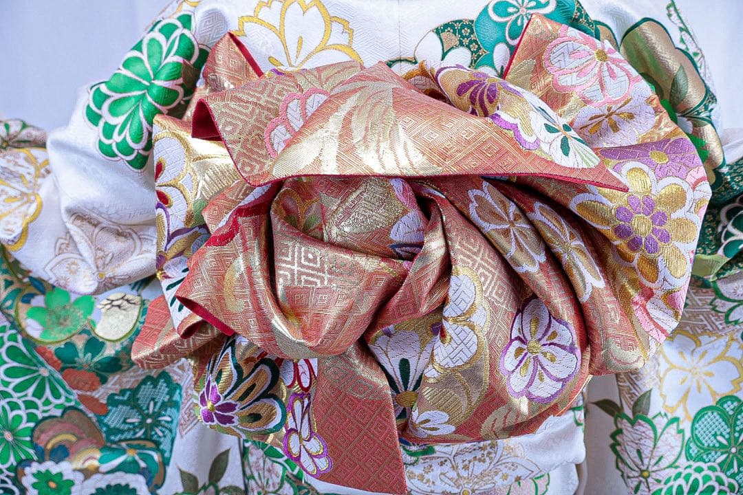 正絹　モダン系　白地にグリーン柄の振袖セット