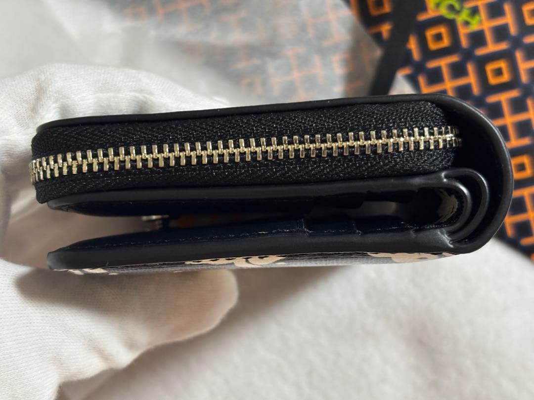 【新品未使用】トリーバーチ　財布　二つ折り　ロビンソン　リボン　革