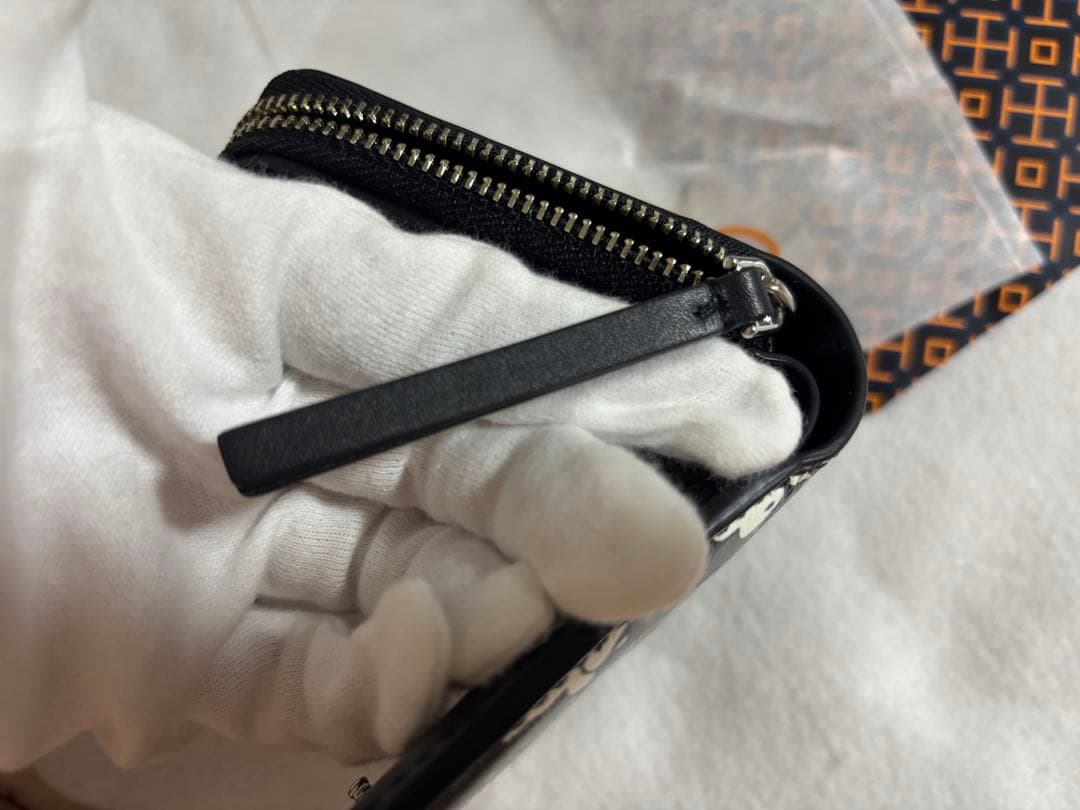 【新品未使用】トリーバーチ　財布　二つ折り　ロビンソン　リボン　革