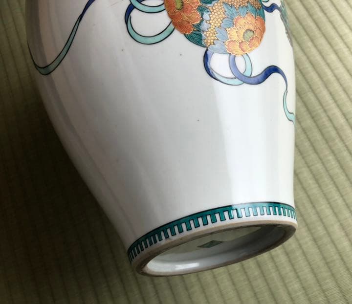 古九谷焼　原石　青赤獅子金彩牡丹丸紋　花瓶