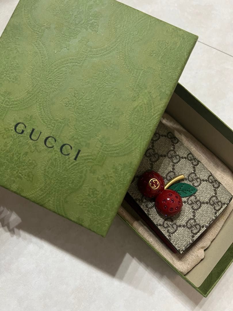 【GUCCI】チェリー(さくらんぼ) 付き GGスプリームキャンバスカードケース
