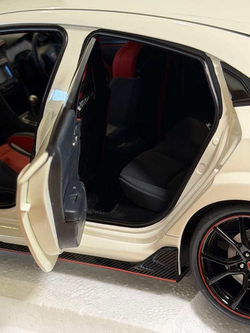 CIVIC TYPE R ホワイト 1/18スケール