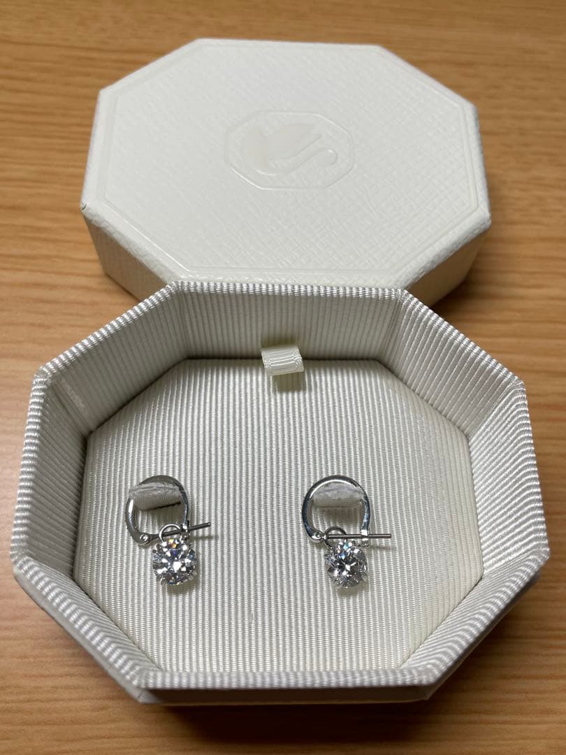 Swarovski クリスタルドロップピアス 新品