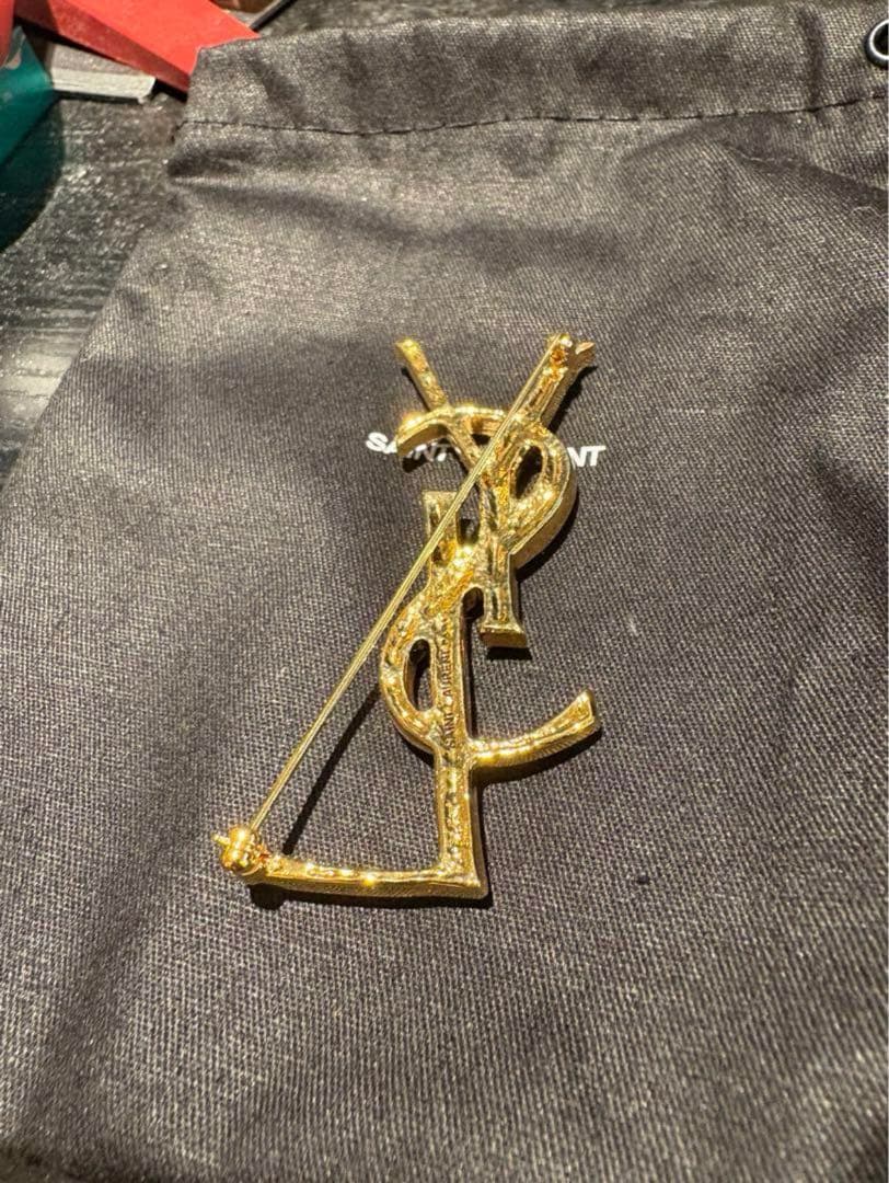 サンローラン　ブローチ