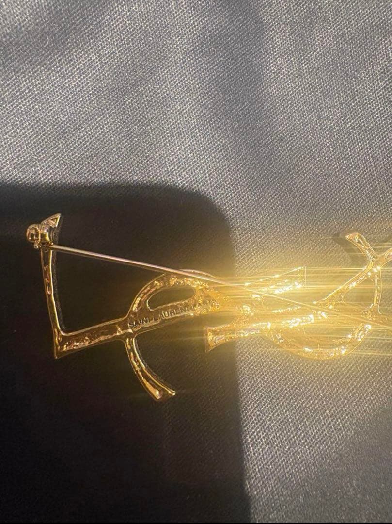 サンローラン　ブローチ