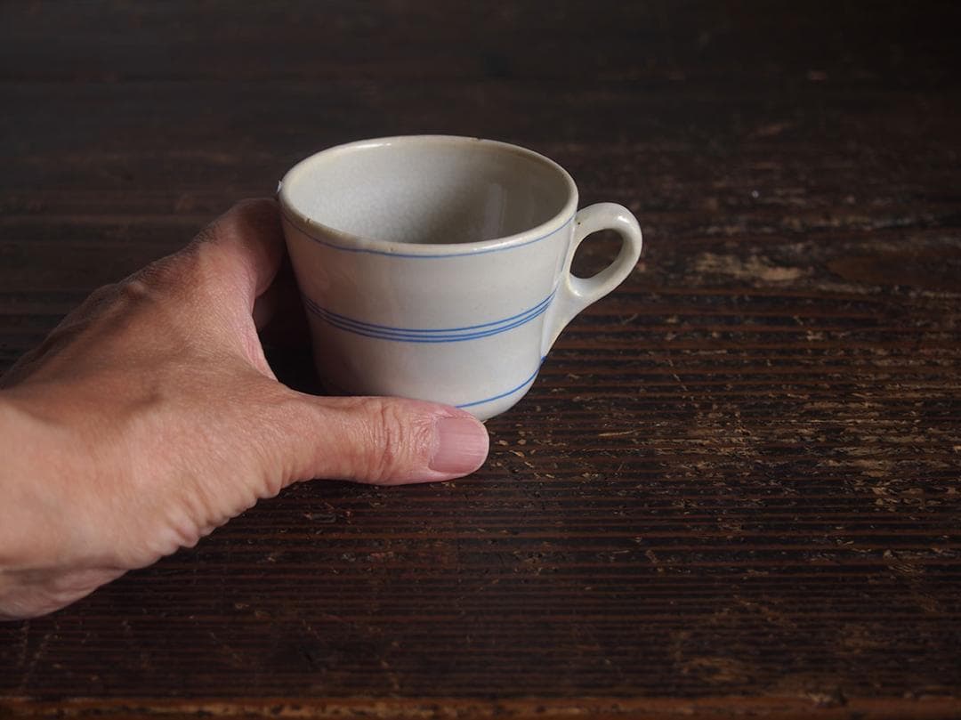 白に青いラインの素朴な小カップ マニセス 陶器 スペイン古陶/K213