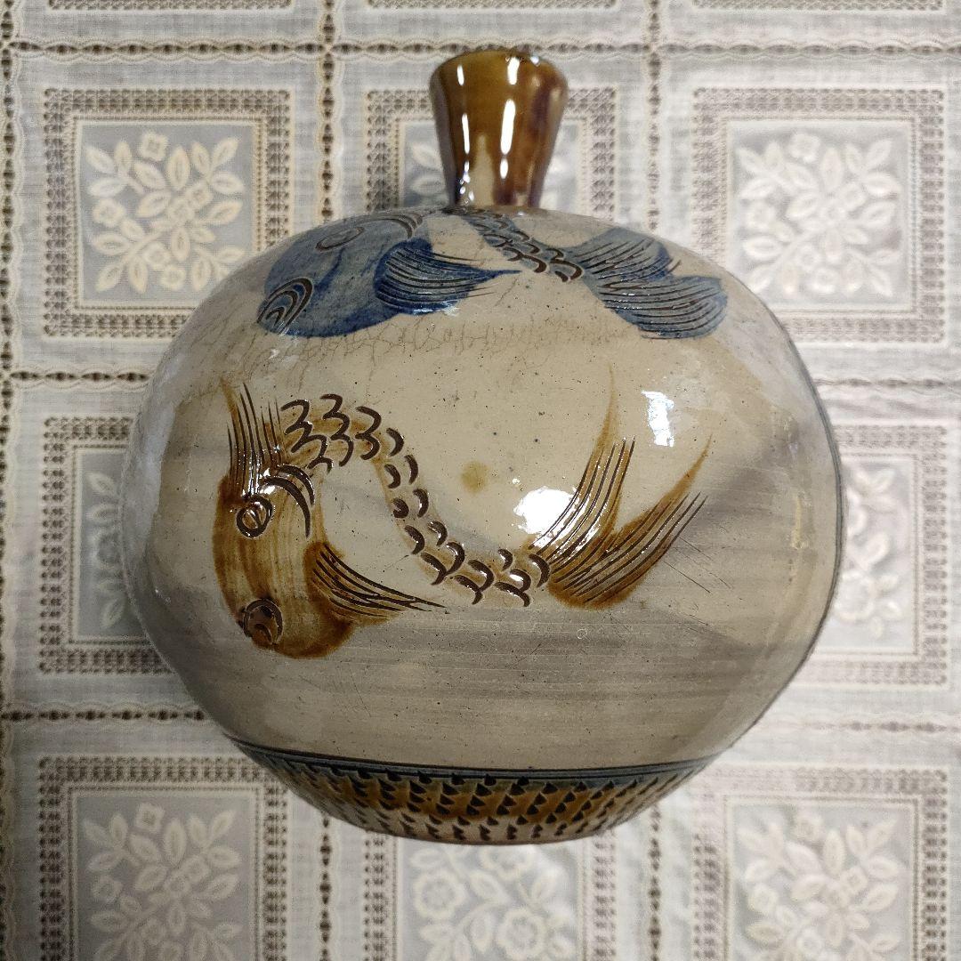 壺屋焼 新垣勲 『魚紋·赤絵　花瓶』