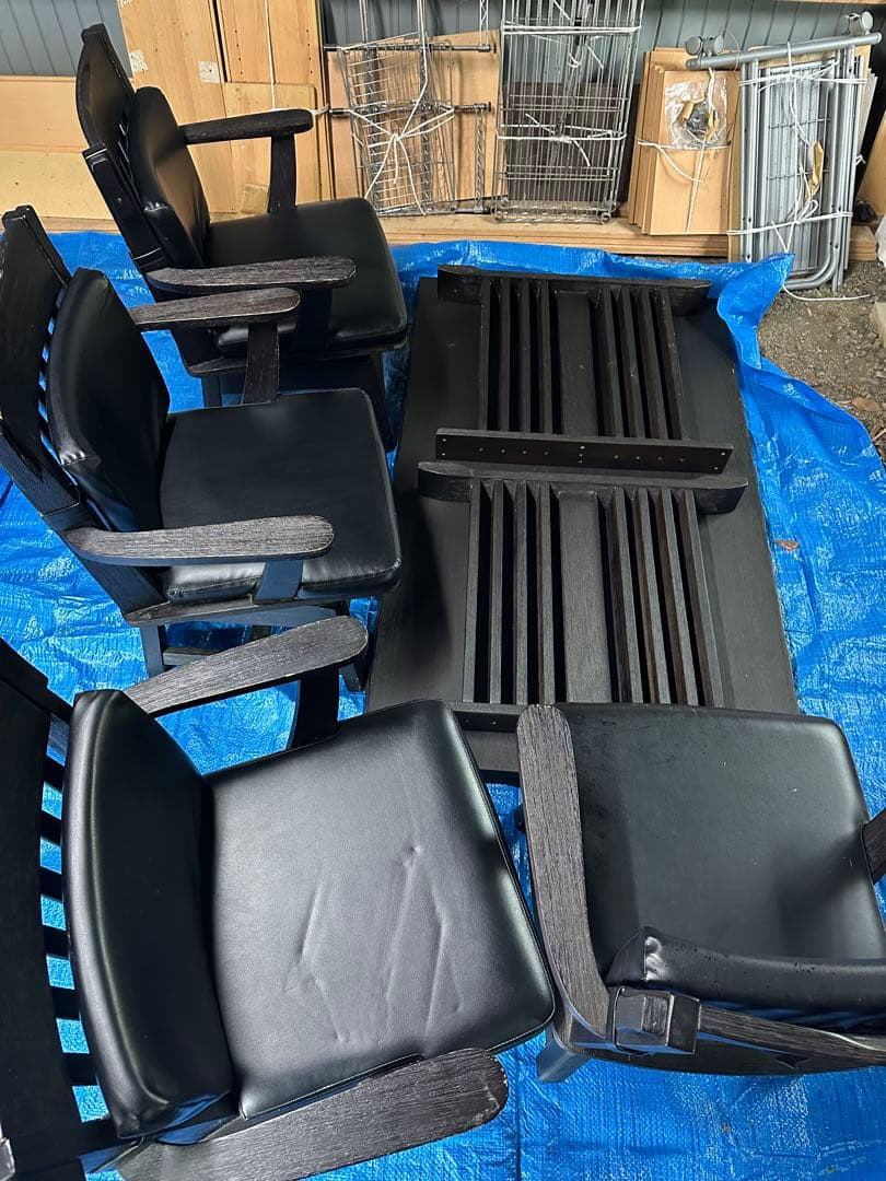 ダイニングテーブルと回転式アームチェア４脚セット