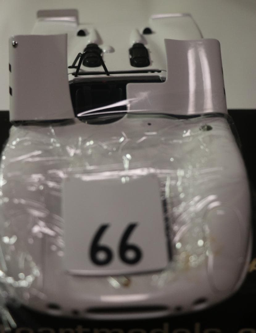 オートアート製　ポルシェ９０８／２　スティーブ•マックィーン仕様 　１／１8』