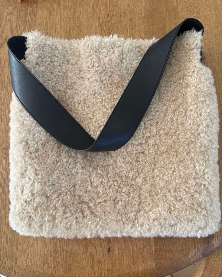 アンヌーク　Boa Tote Bag