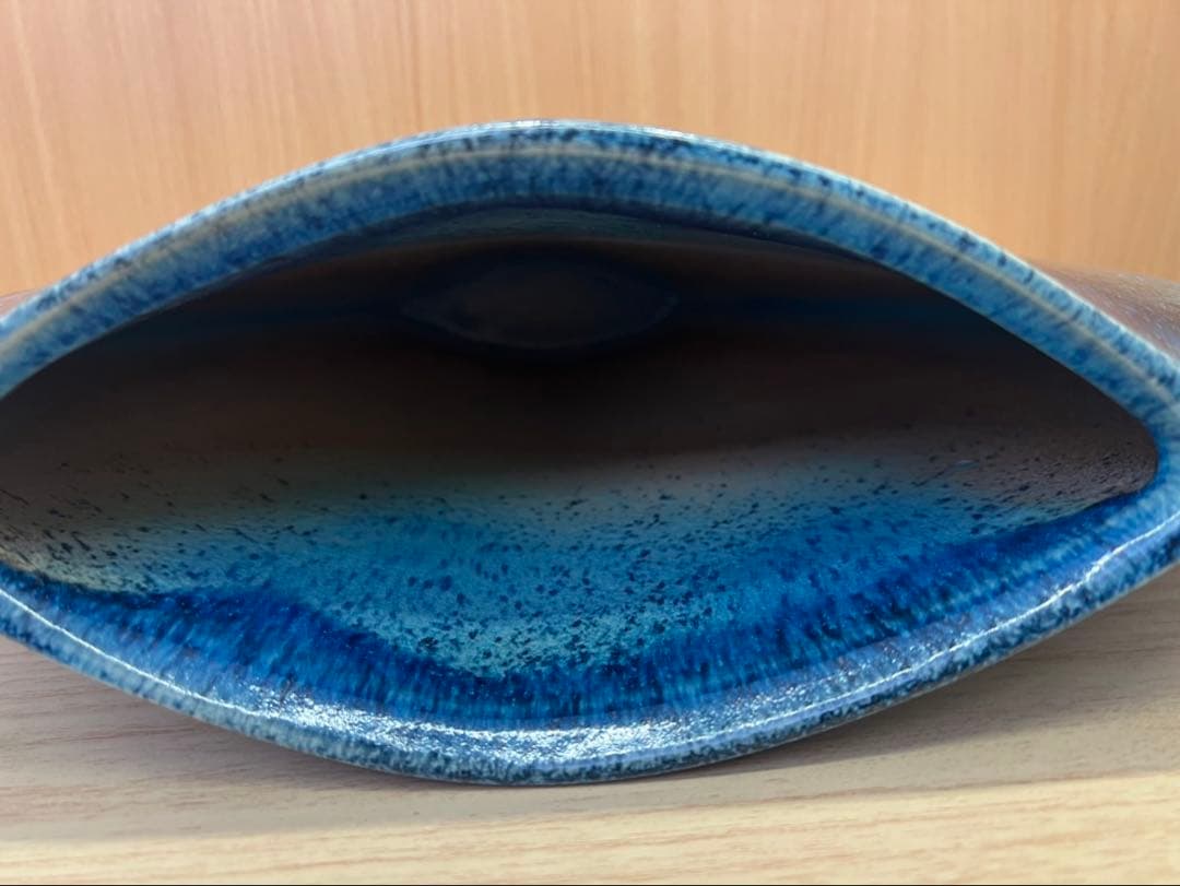 陶器製 花瓶（青・緑の釉薬・波模様）