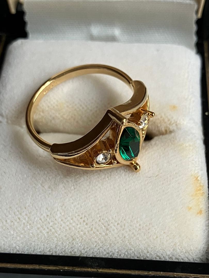 AVON ヴィンテージ リング エメラルドグリーンストーン 14号