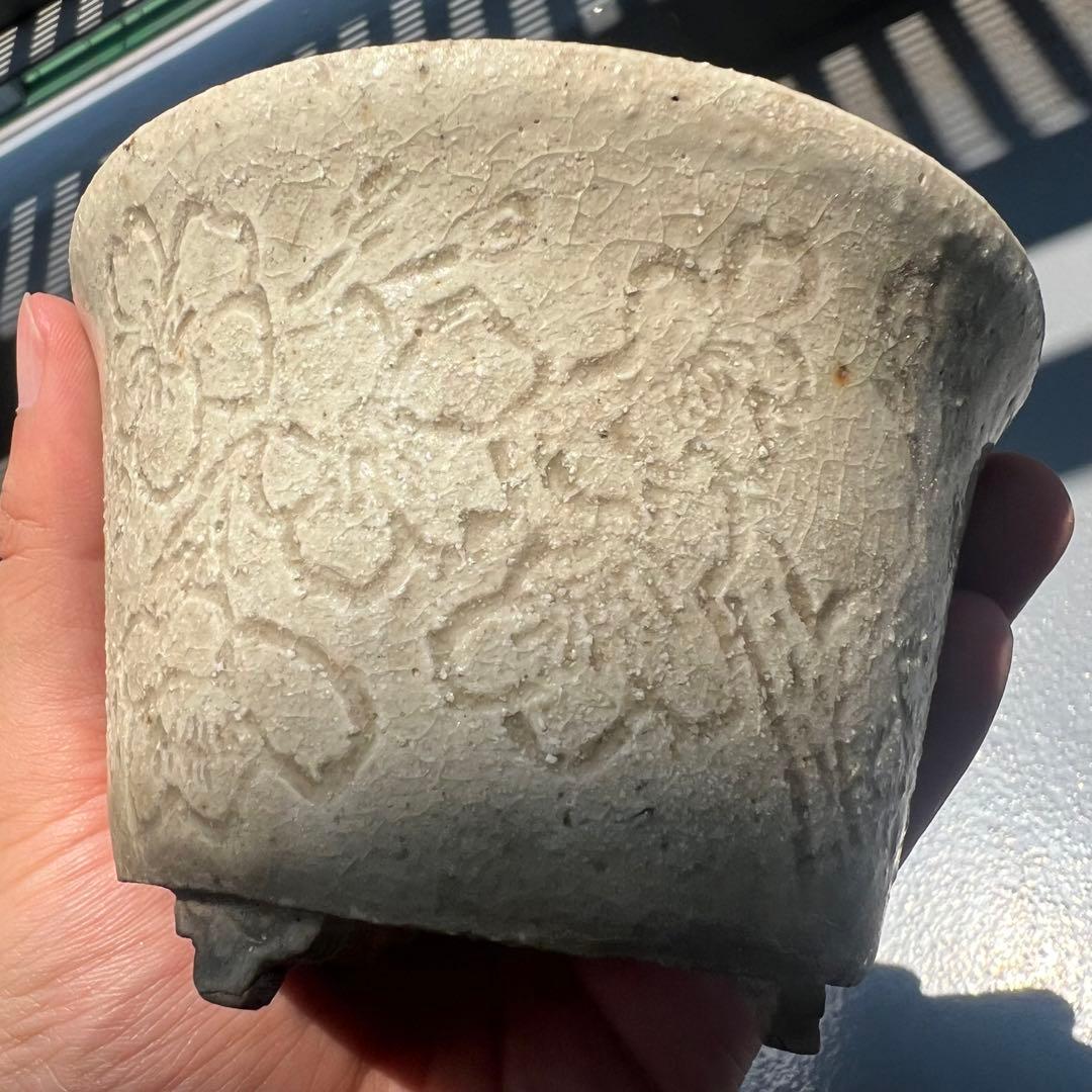 471.彫刻桜図白釉丸鉢 盆栽鉢 古鉢 植木鉢 11.1*7.3cm