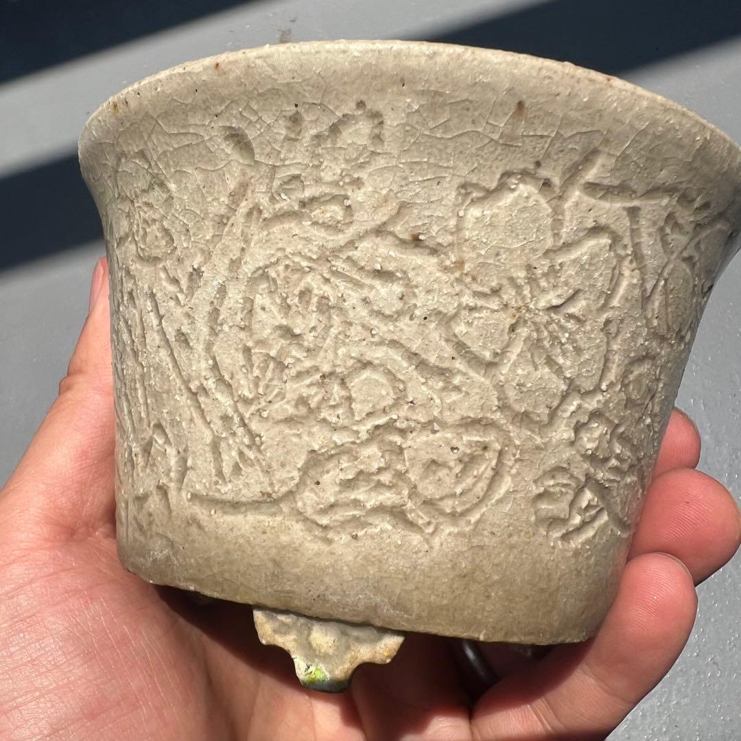471.彫刻桜図白釉丸鉢 盆栽鉢 古鉢 植木鉢 11.1*7.3cm