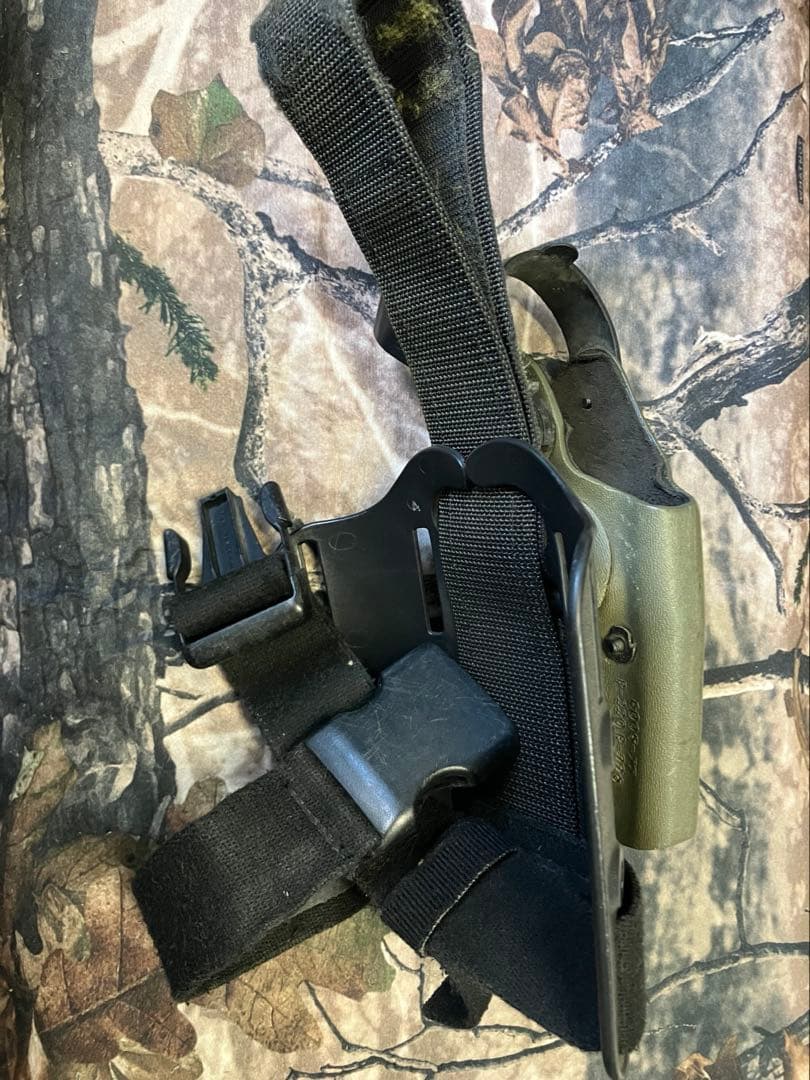 実物　Safariland製P-226用ホルスター オリーブドラブ　廃盤　完動品