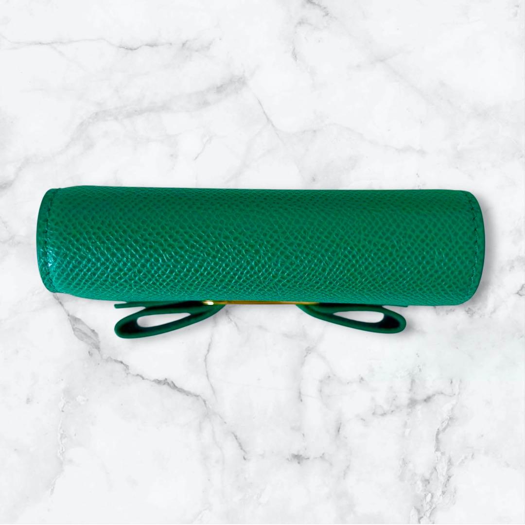 【極美品】フェラガモ 二つ折り財布 ヴァラ リボン グリーン SMERALDO