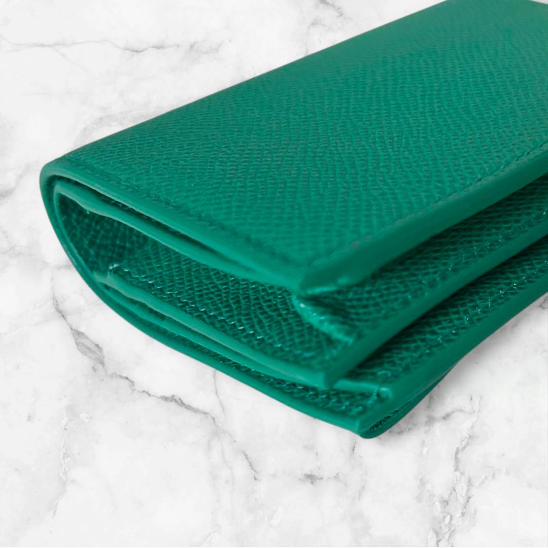 【極美品】フェラガモ 二つ折り財布 ヴァラ リボン グリーン SMERALDO