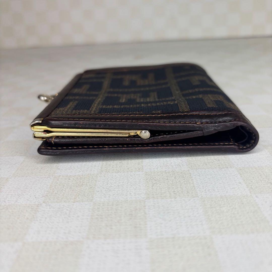 美品　FENDI フェンディ　財布　二つ折り　がま口　M83