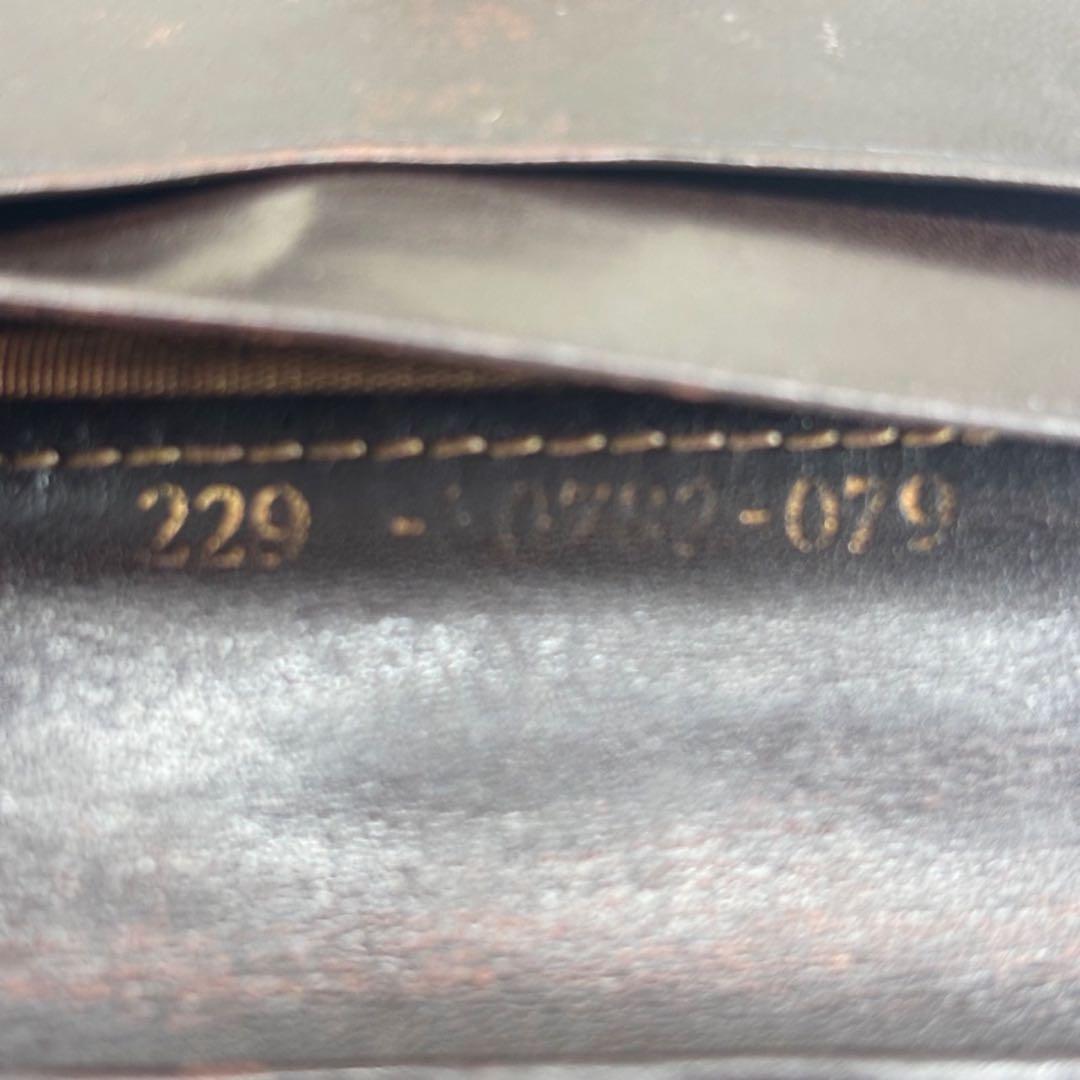 美品　FENDI フェンディ　財布　二つ折り　がま口　M83