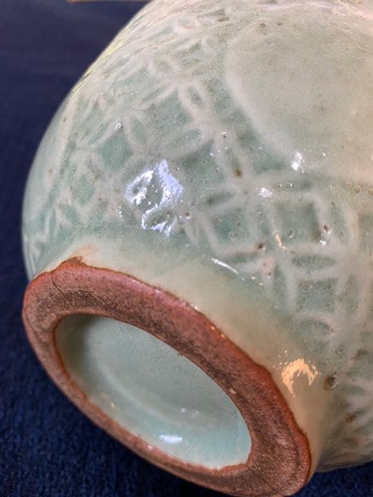 中国宋代龍泉窑葵口刻花碗、口沿有金修、